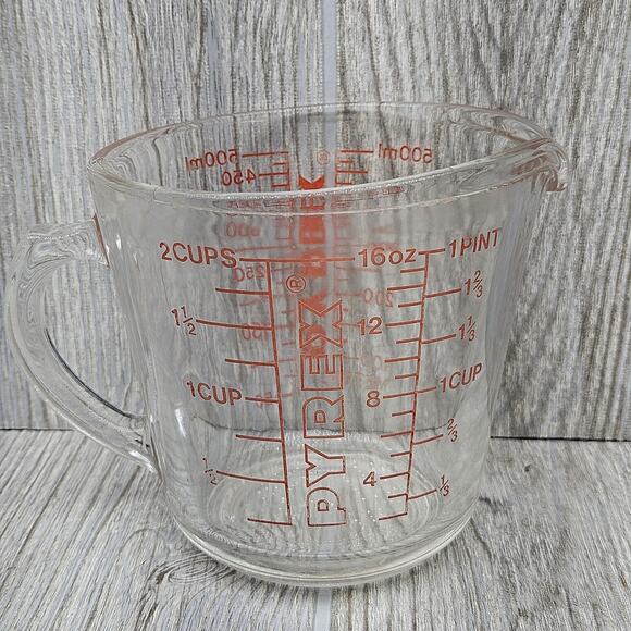 Vintage Pyrex 516J-8 D-Handle 2 Cup Glass Measuring Cup Red Print 500ml 16oz - Picture 1 of 6